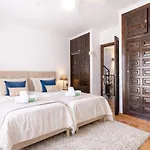 بيت للعطل Casa Lavanda - With Sea Views, Private Terrace & Pool *